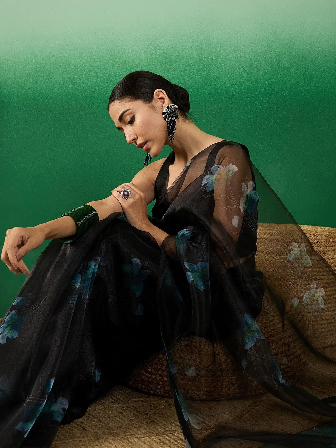 Black Women Floral Digital Printed Saree With Blouse Piece
