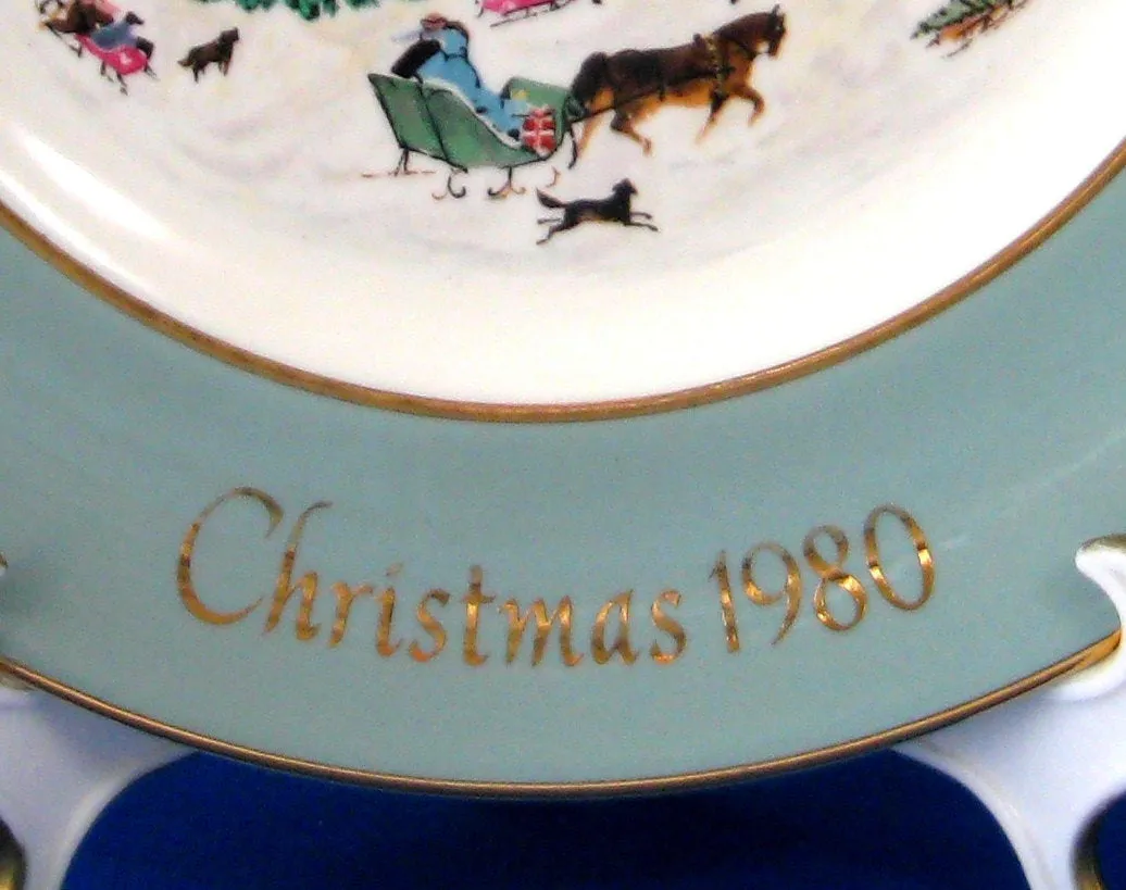 Christmas Country Christmas Plate E Wedgwood 1980 Green Border Avon England