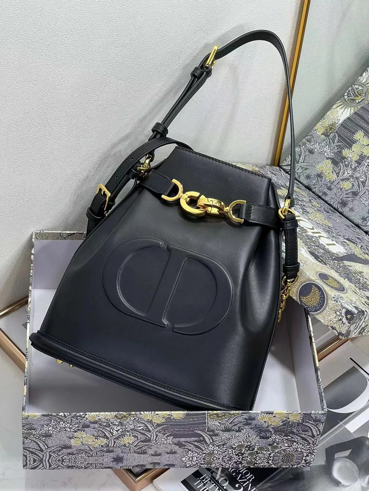 DR341 Medium C'est Dior Bag / 9.5 x 10 x 4 inches
