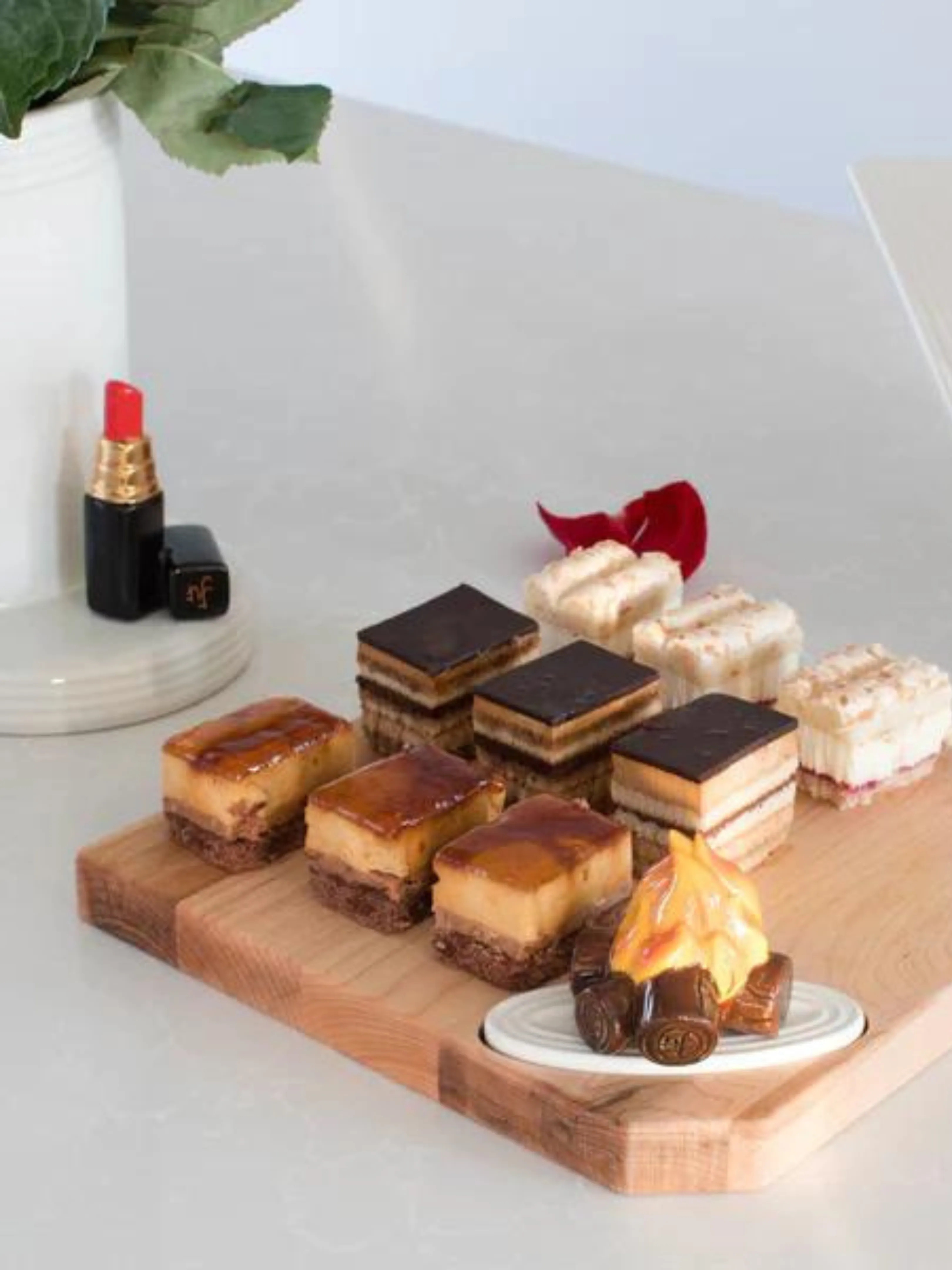 Mini - Hello, Gorgeous!