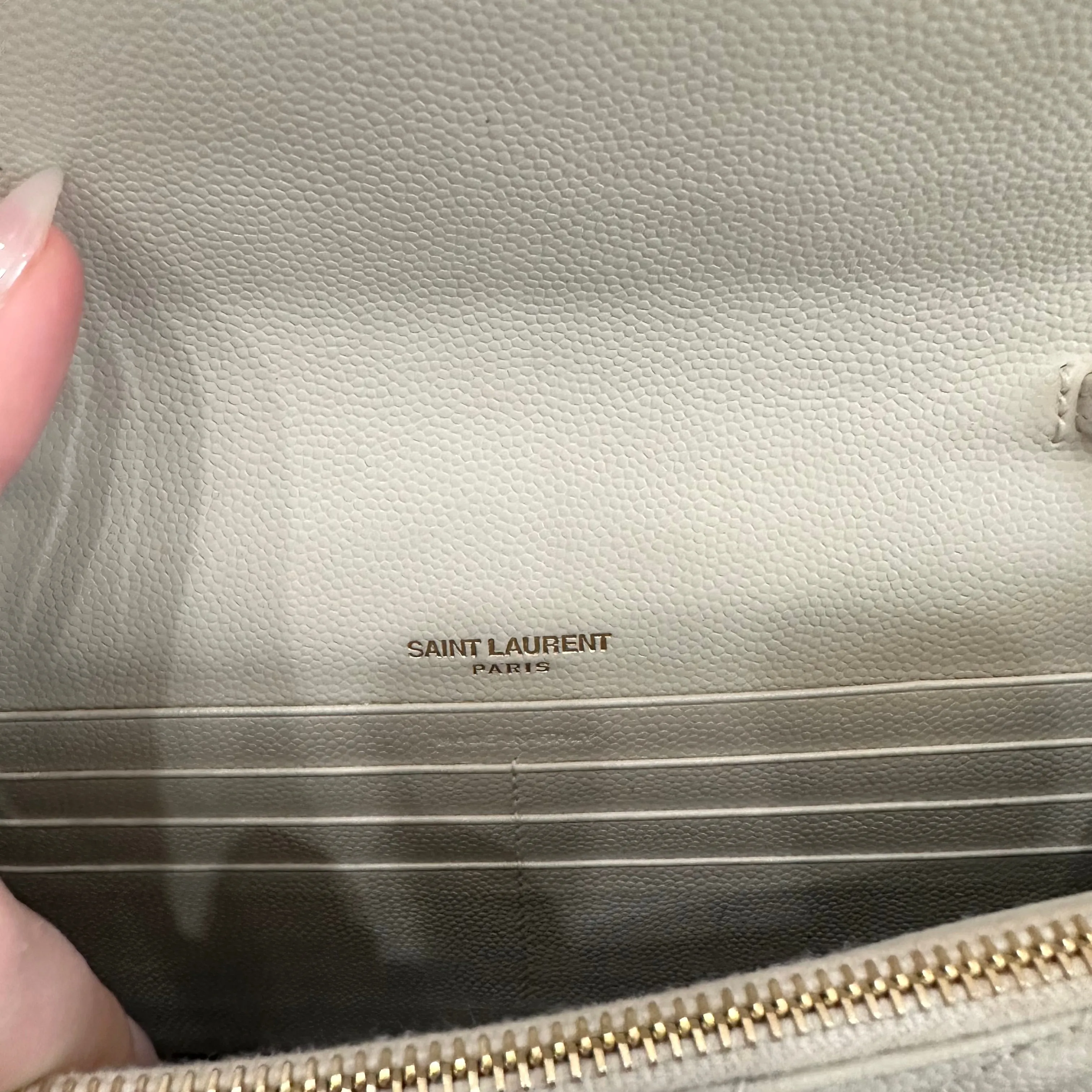 SAINT LAURENT CASSANDRE ENVELOPE CHAIN WALLET IN GRAIN DE POUDRE LEATHER