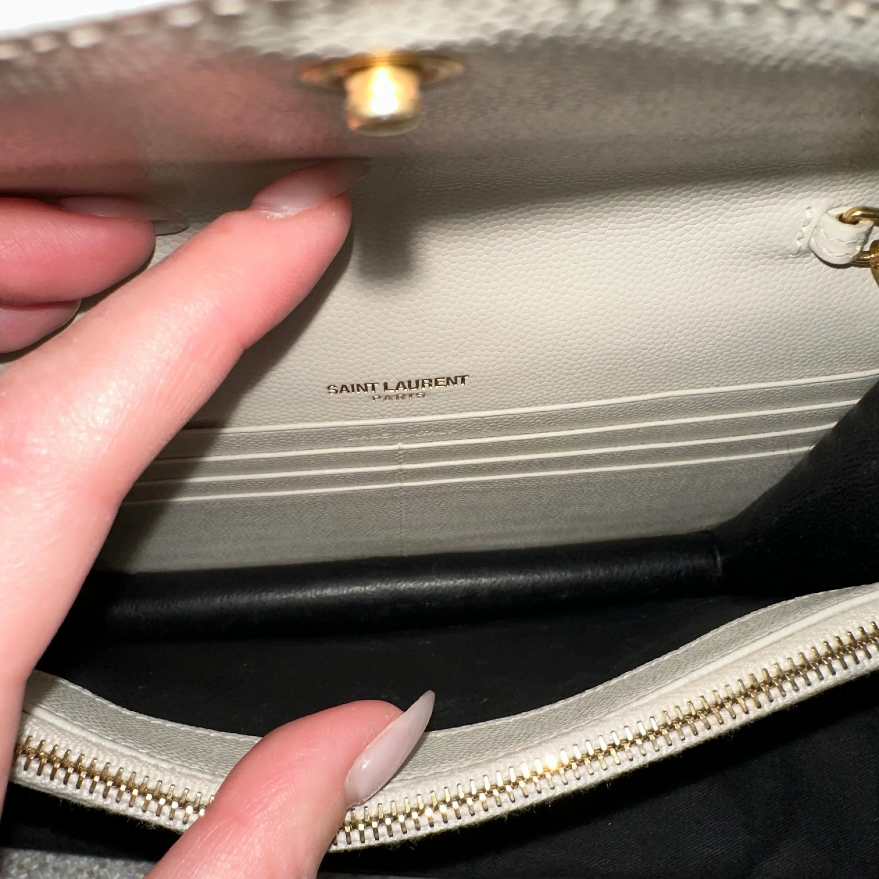 SAINT LAURENT CASSANDRE ENVELOPE CHAIN WALLET IN GRAIN DE POUDRE LEATHER