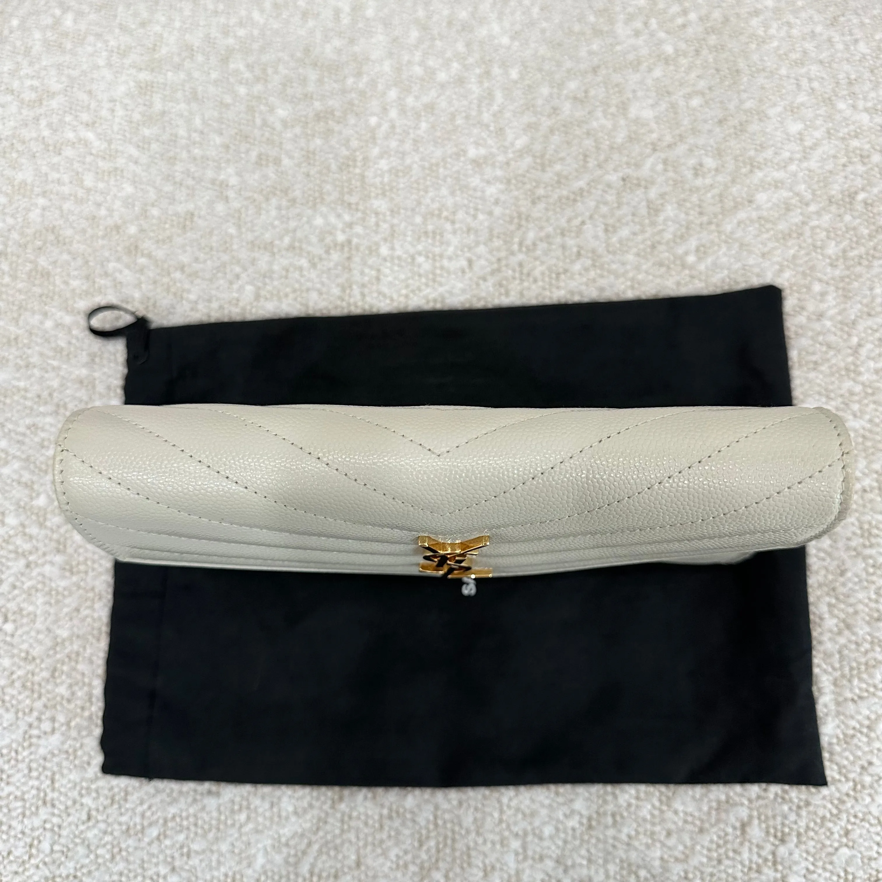 SAINT LAURENT CASSANDRE ENVELOPE CHAIN WALLET IN GRAIN DE POUDRE LEATHER