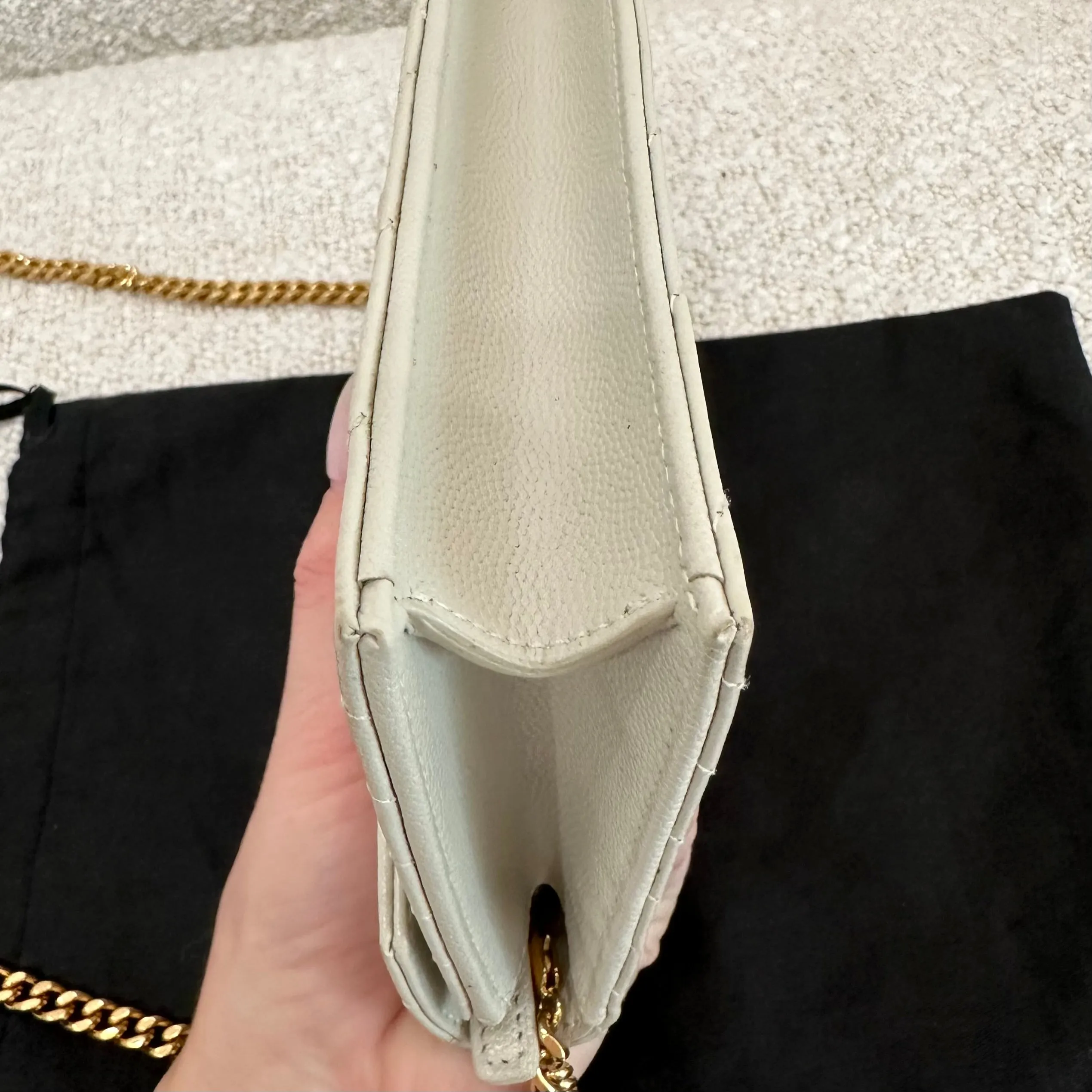 SAINT LAURENT CASSANDRE ENVELOPE CHAIN WALLET IN GRAIN DE POUDRE LEATHER