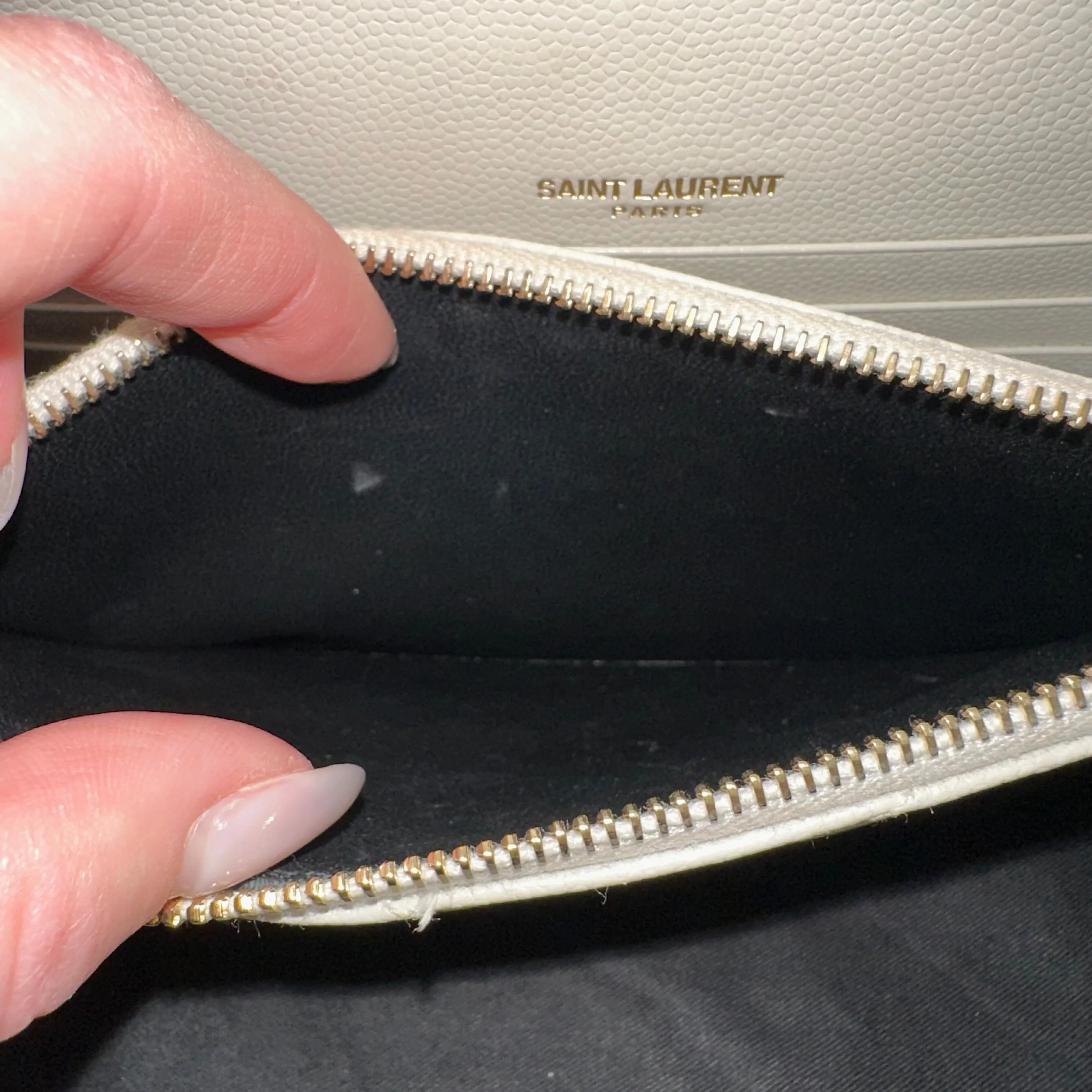 SAINT LAURENT CASSANDRE ENVELOPE CHAIN WALLET IN GRAIN DE POUDRE LEATHER