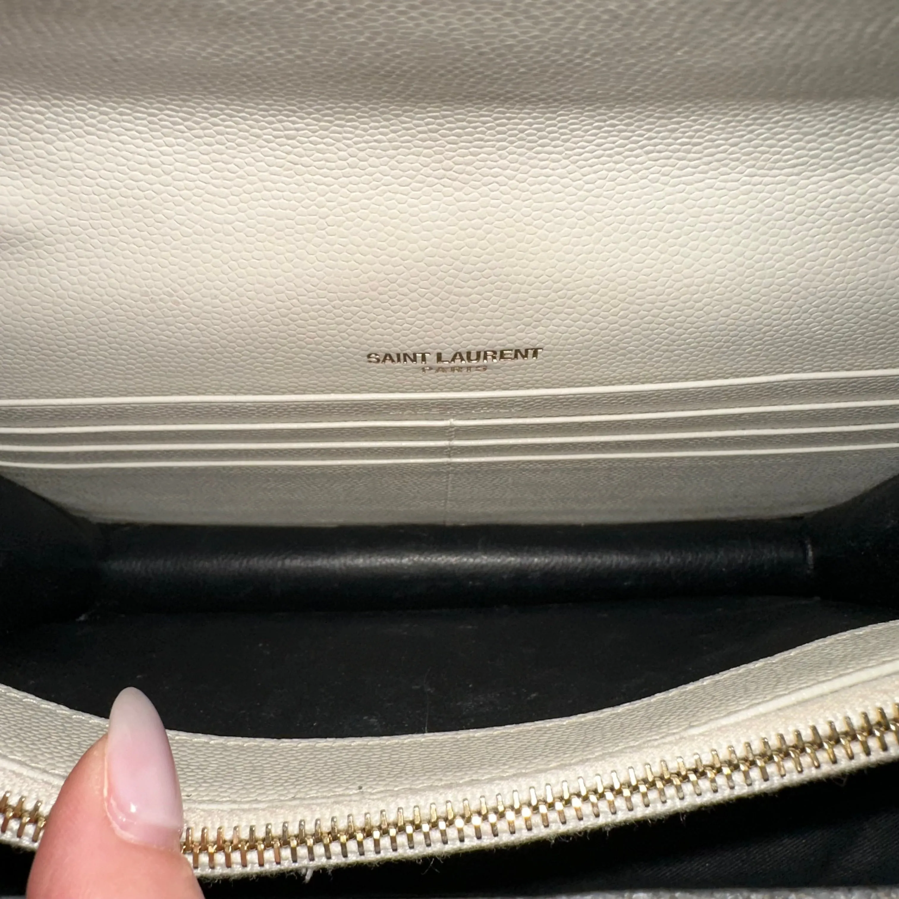 SAINT LAURENT CASSANDRE ENVELOPE CHAIN WALLET IN GRAIN DE POUDRE LEATHER
