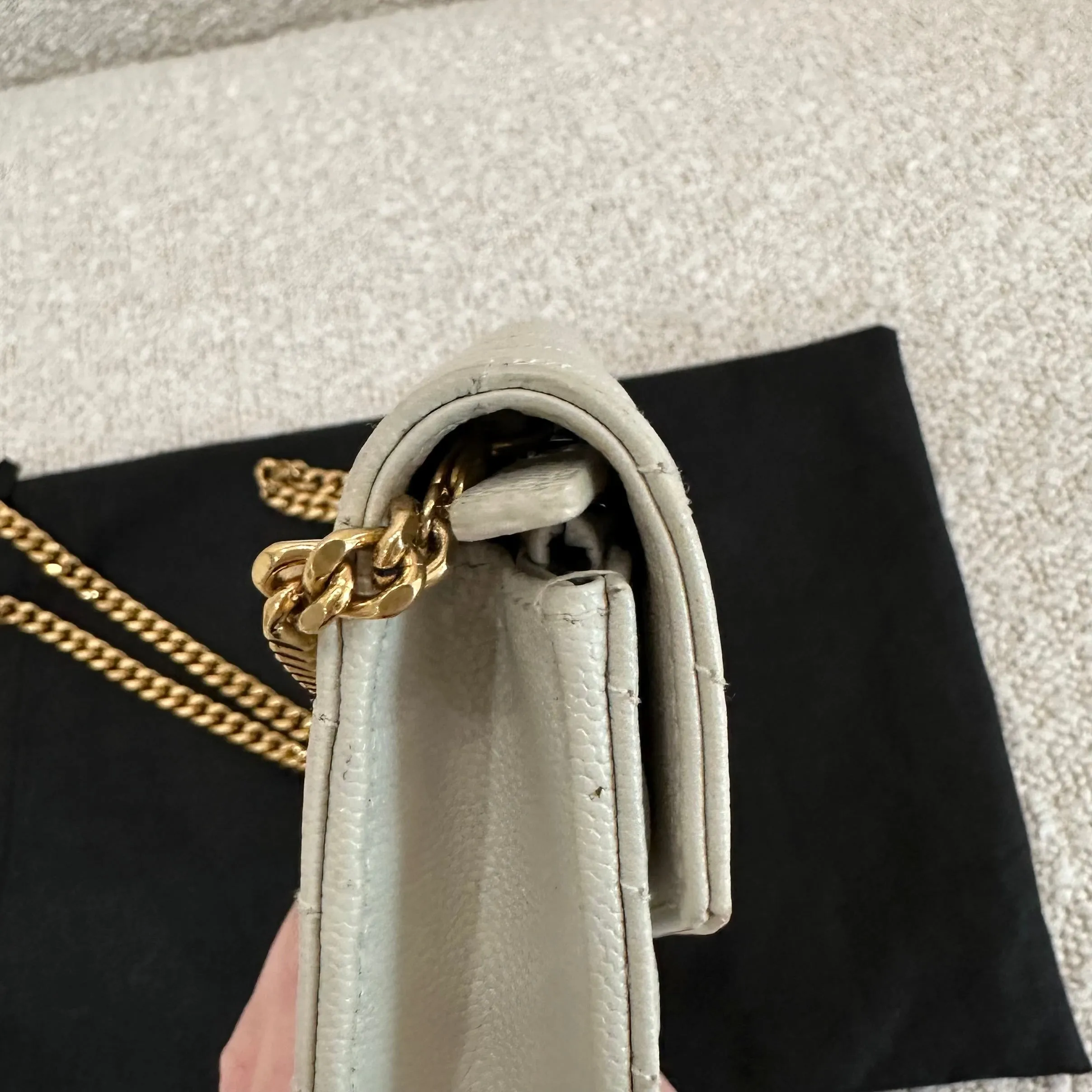 SAINT LAURENT CASSANDRE ENVELOPE CHAIN WALLET IN GRAIN DE POUDRE LEATHER
