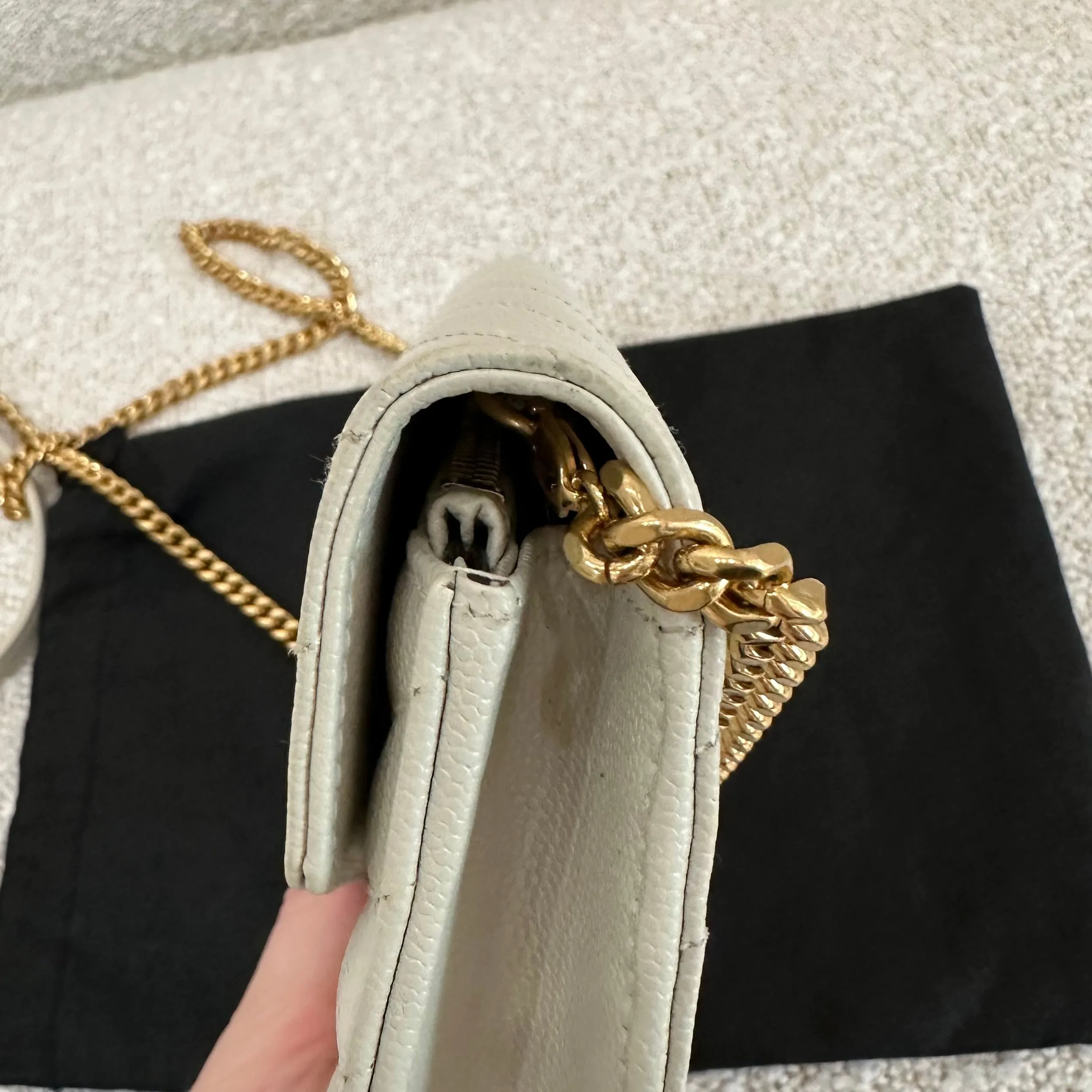 SAINT LAURENT CASSANDRE ENVELOPE CHAIN WALLET IN GRAIN DE POUDRE LEATHER