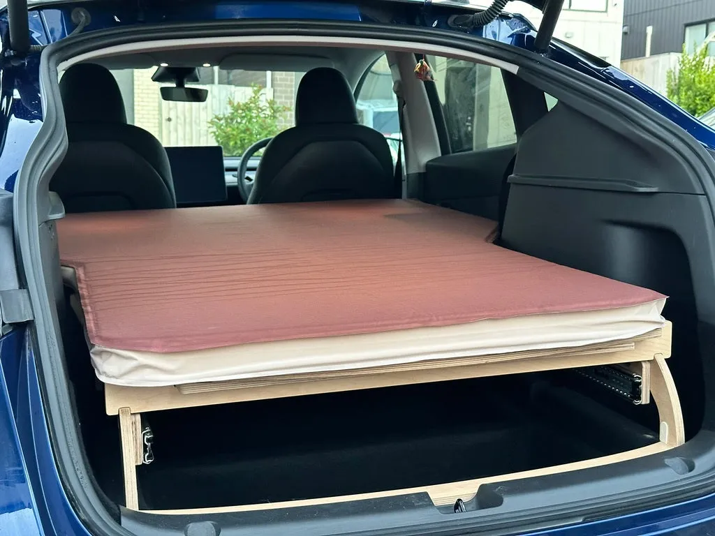 Self-inflating foam mattress