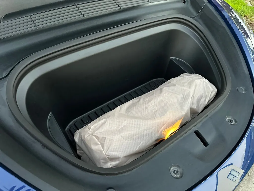 Self-inflating foam mattress