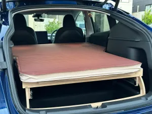 Self-inflating foam mattress