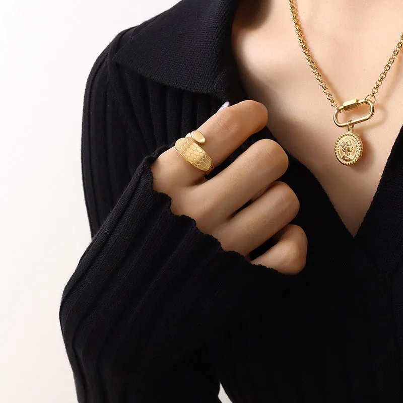 Special-Shaped Honeycomb Mesh Titanium Steel Ring with 18K Gold Accent