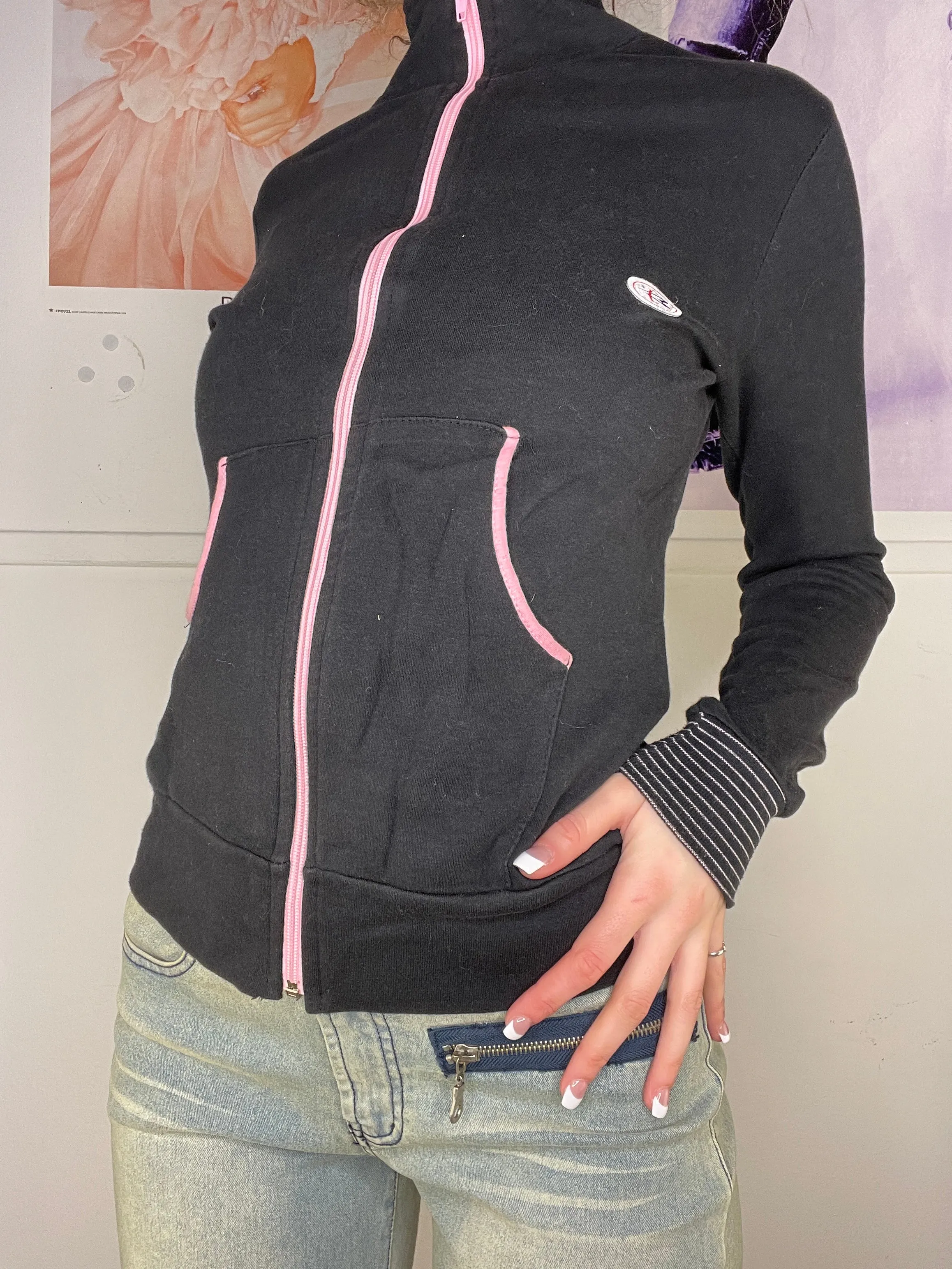 sporty zipper with pink details